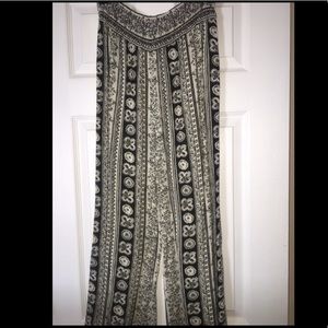 Wide Leg pants in Black and White